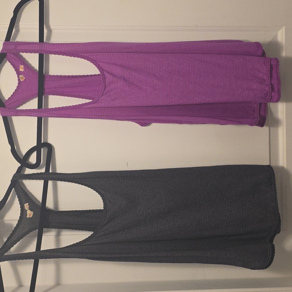 #56 Bundle of 2 Lululemon Tank Tops Size 10, 21" P2P